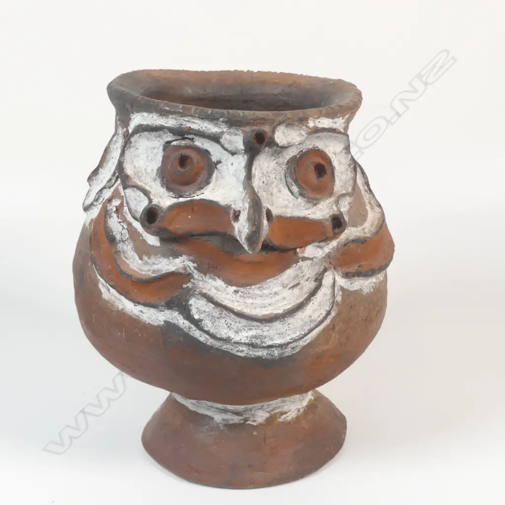 A Papua New Guinea sago storage pot Image 1++