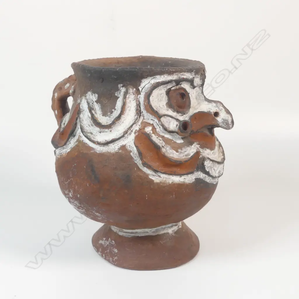 A Papua New Guinea sago storage pot Image 1++