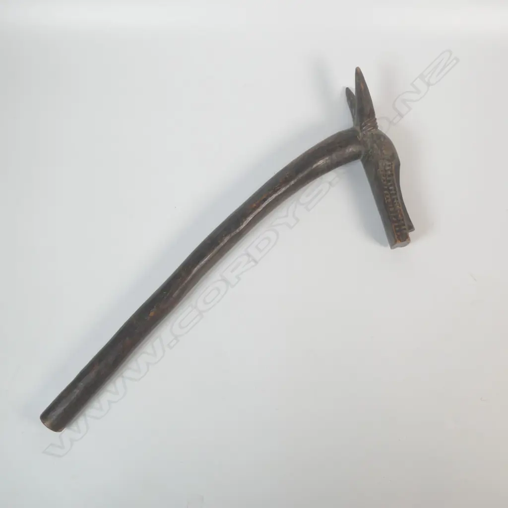 An African zoomorphic shoulder staff, Image 1++