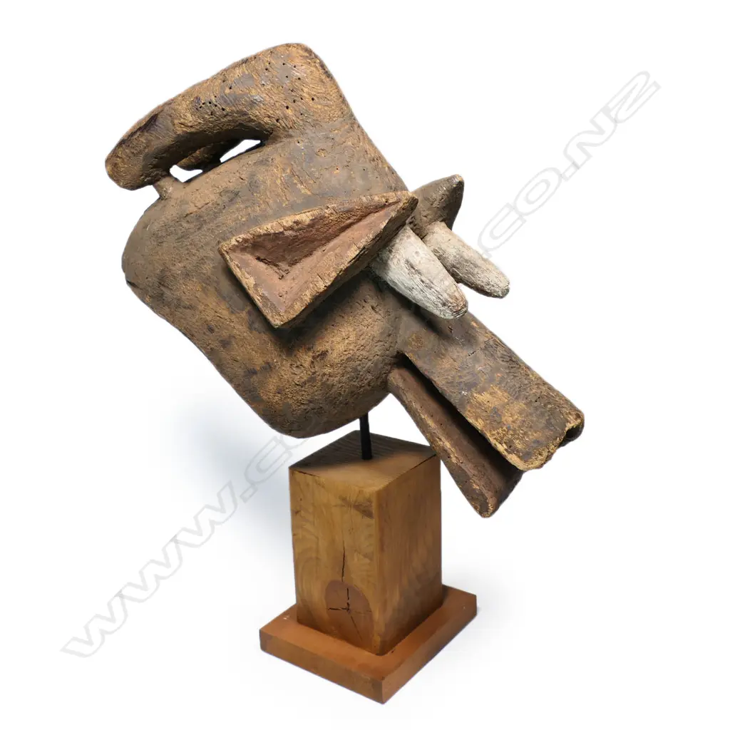 An African tribal mask from Cameroon, Image 1++