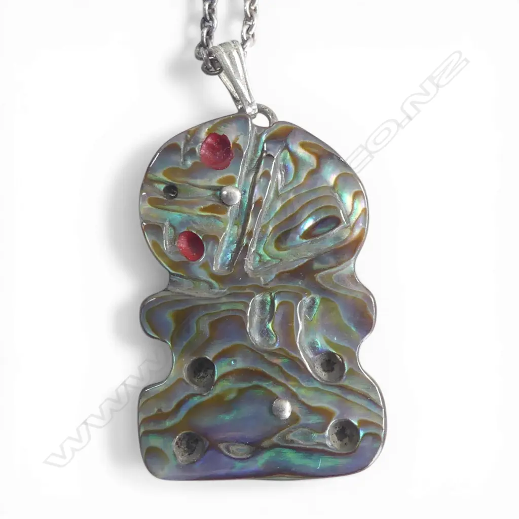 Vintage Ataahua silver & paua shell carved hei tiki pendant L.28mm. On long silver chain Image 1++