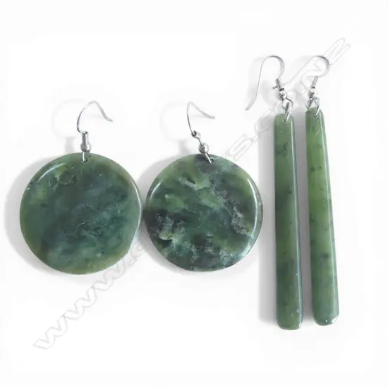 2 pairs of pounamu earrings: pr discs Dia.36mm + long tapered pair L.66mm