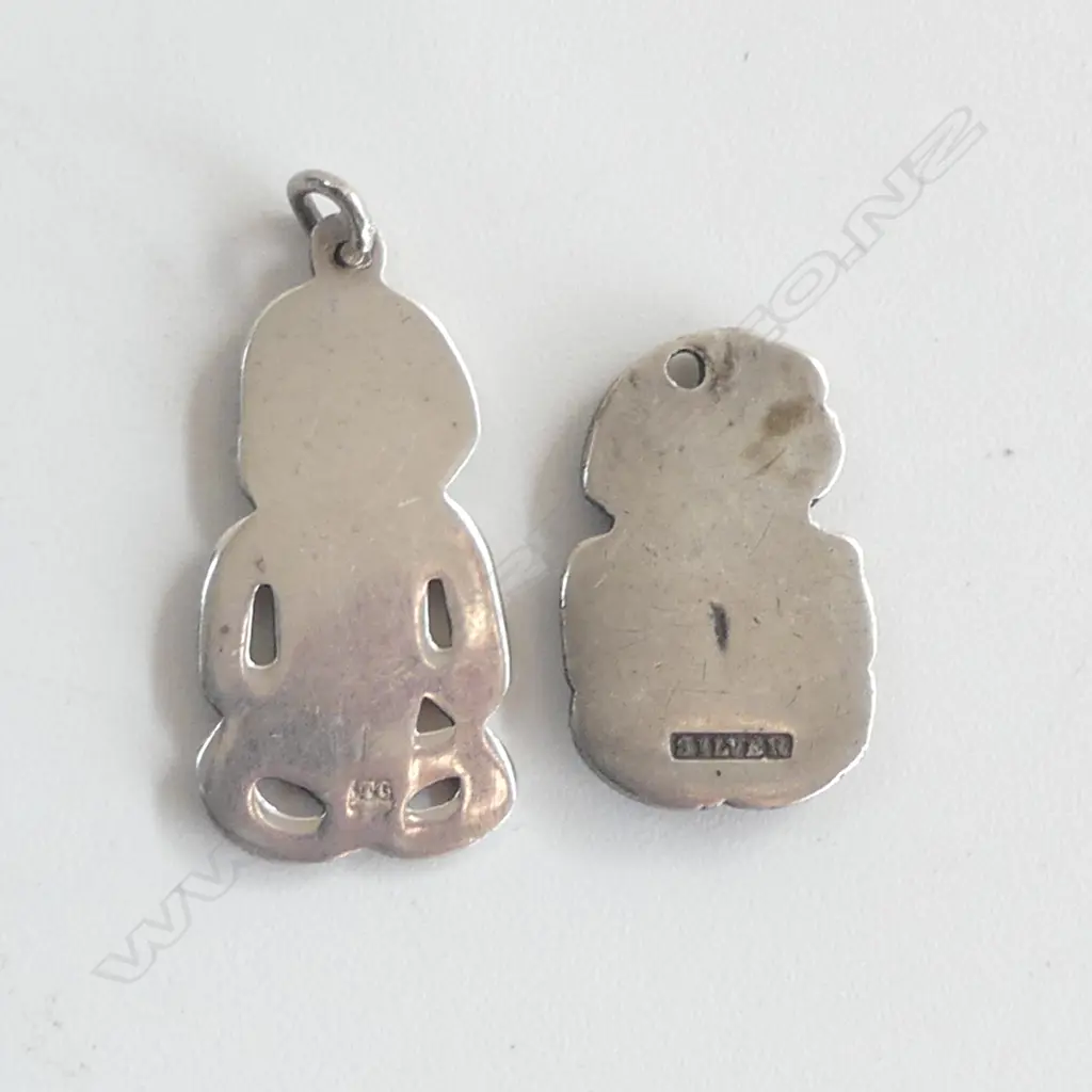 2 vintage silver hei tiki pendants H's.36 & 26mm Image 1++
