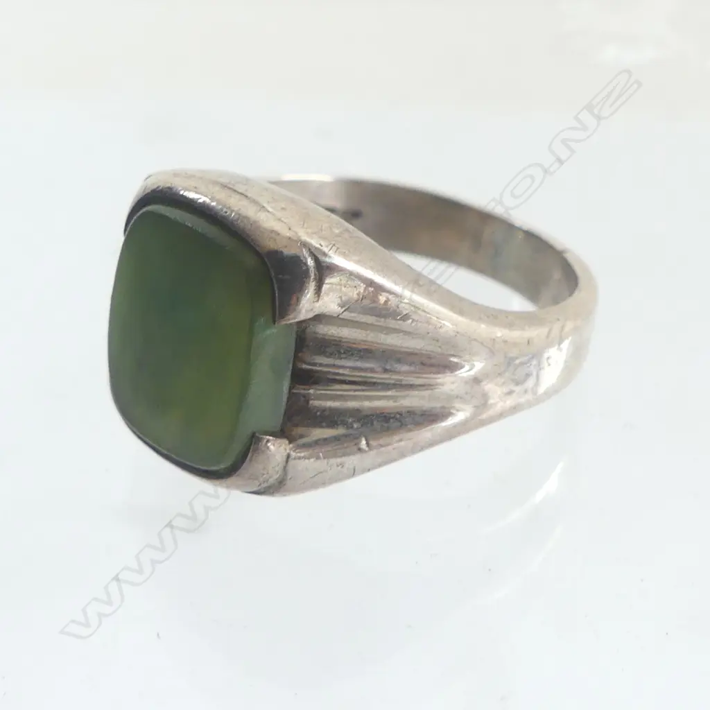 Three vintage silver & pounamu signet type rings Image 1++