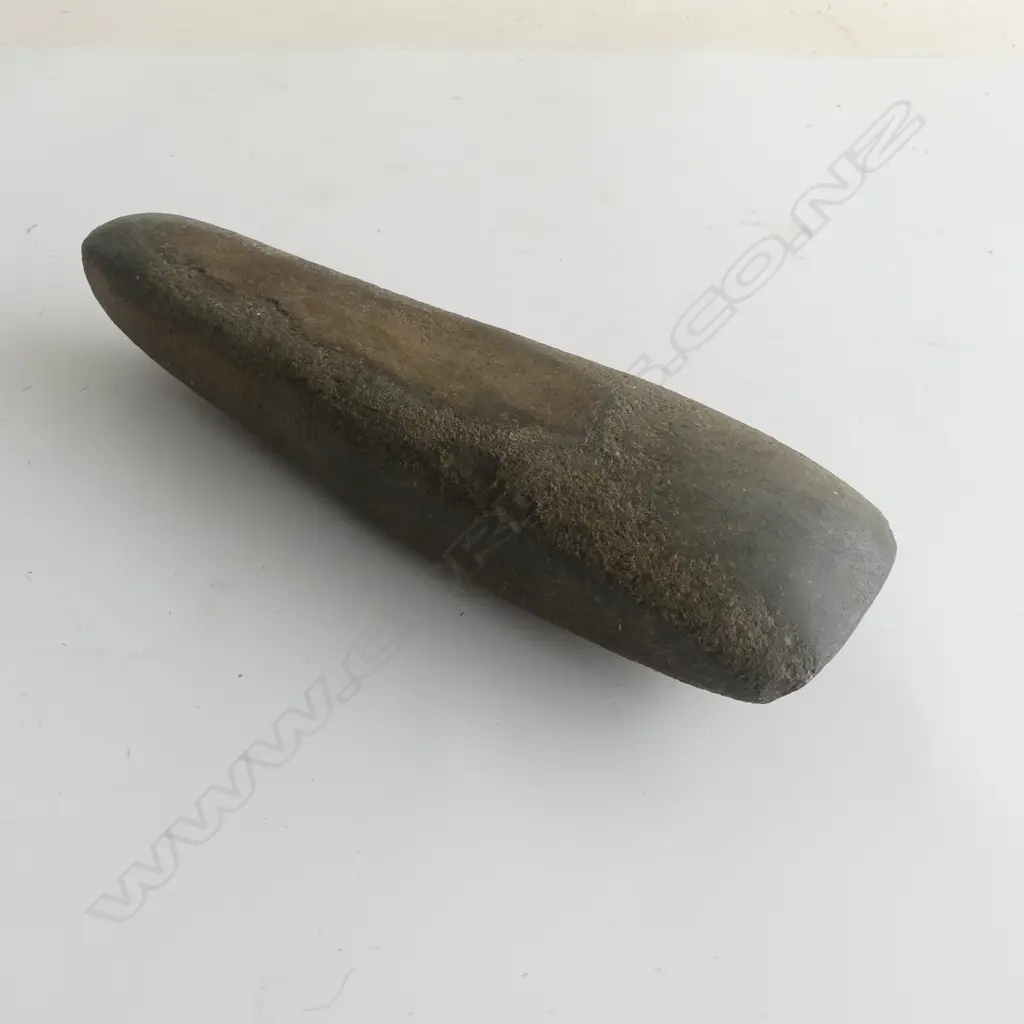 Large pre-European Māori stone adze, Image 1++