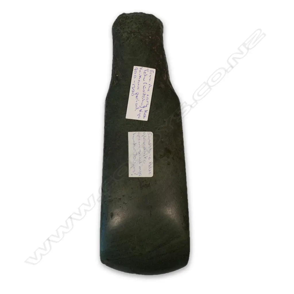 A pre-European Māori hafted toki (adze), Image 1++