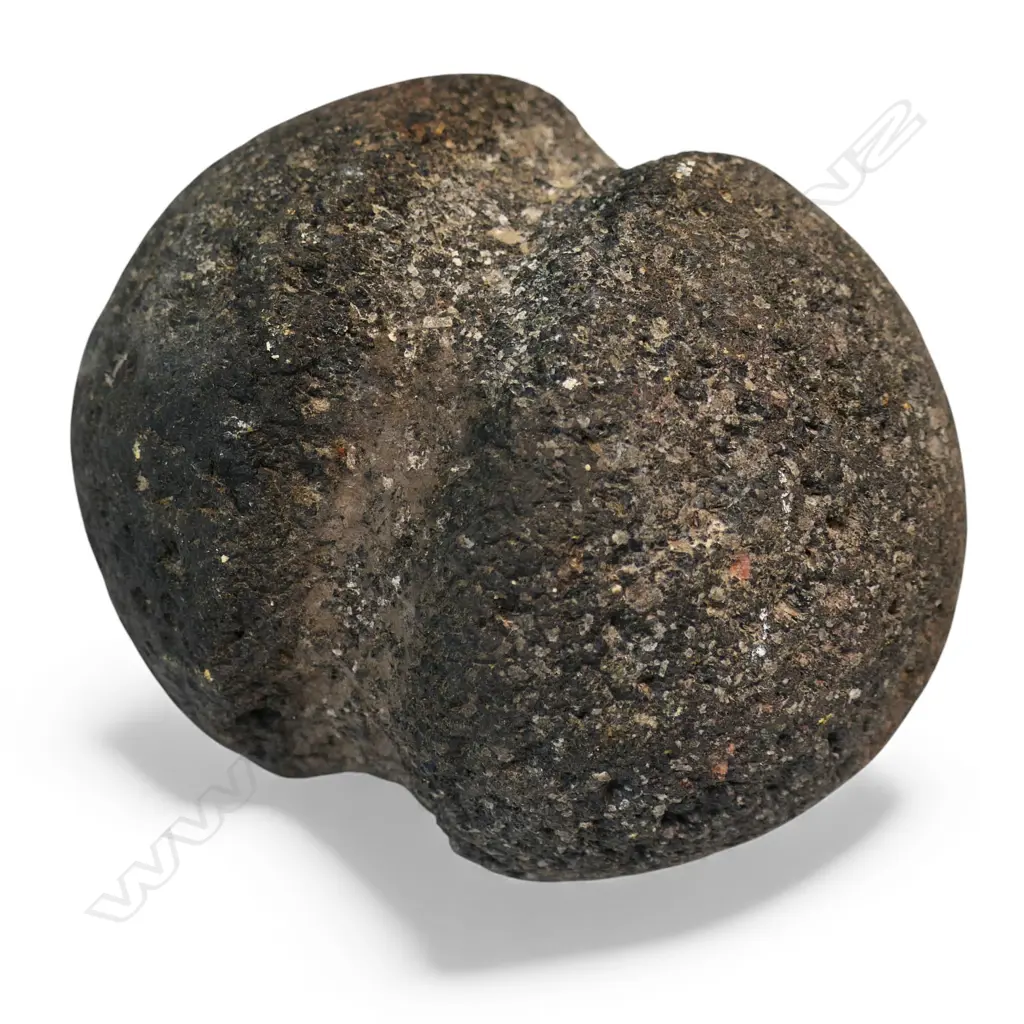 An old Māori mahe (fishing sinker), Image 1++