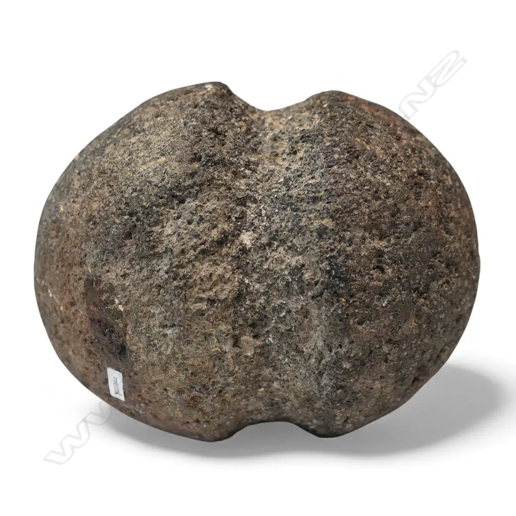 An old Māori mahe (fishing sinker), Image 1++