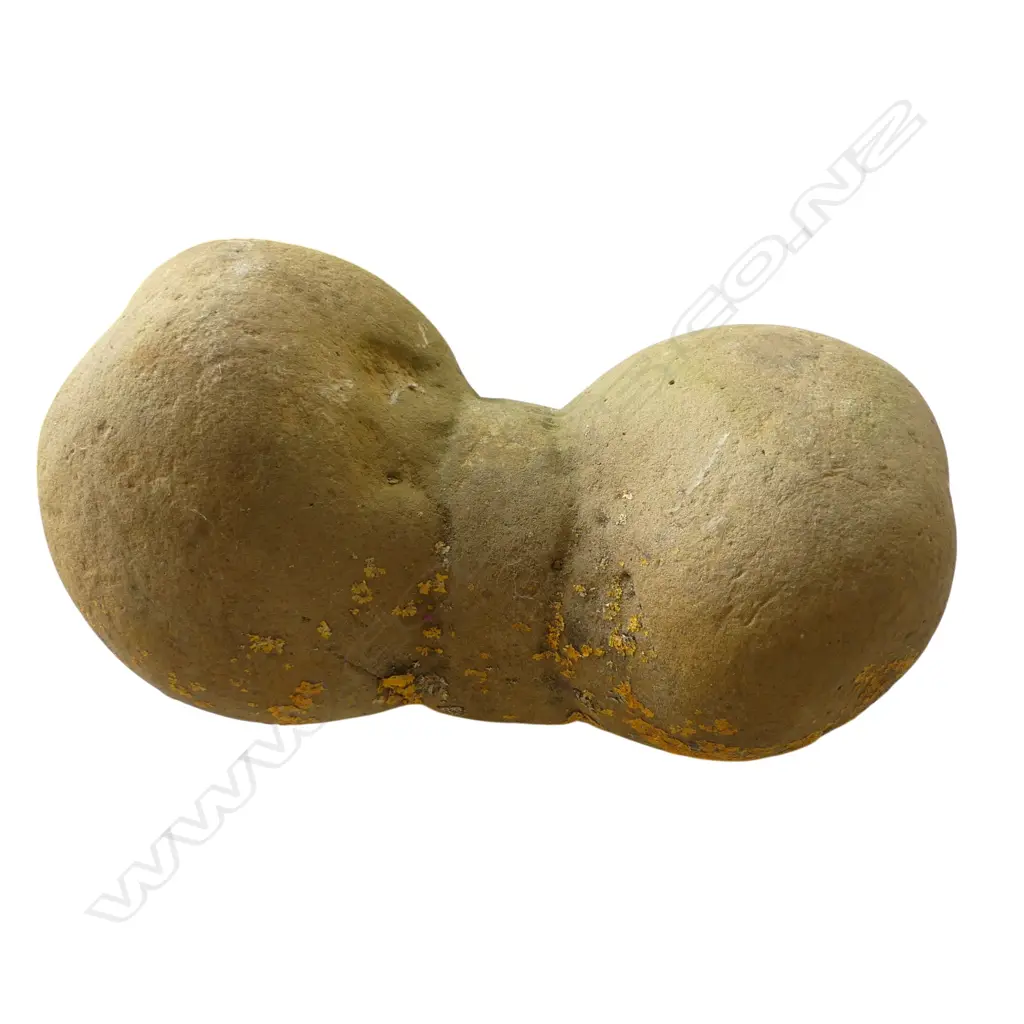 A large reputedly Māori anchor stone, Image 1++