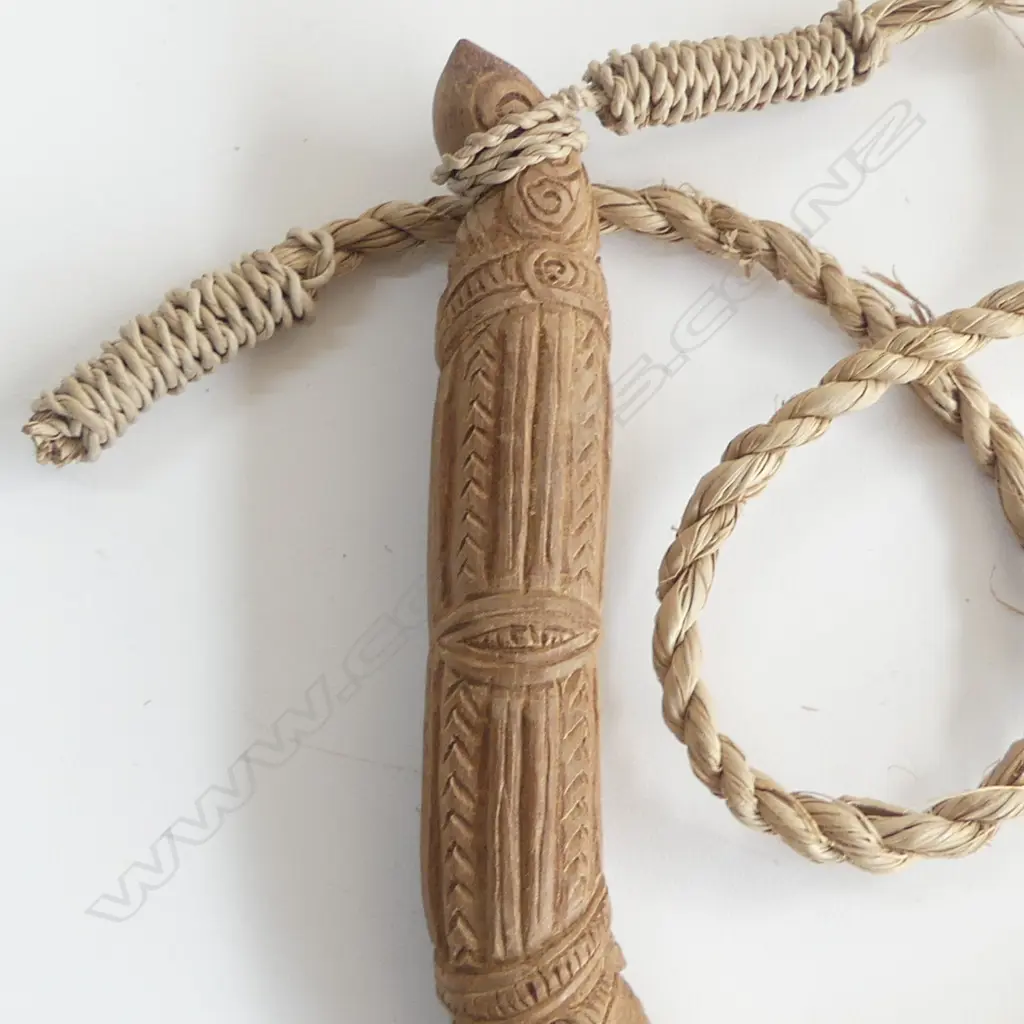 A quality contemporary Māori carved traditional large fish hook, Image 1++