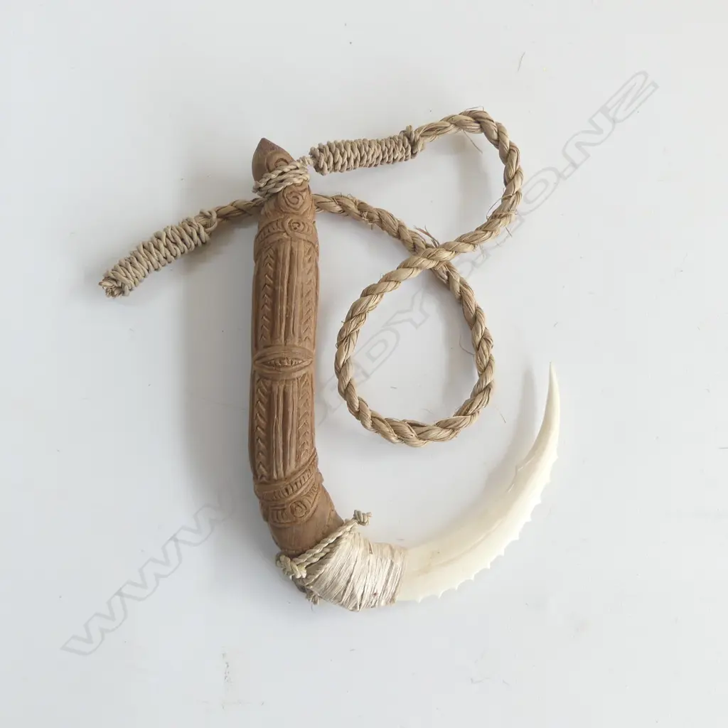 A quality contemporary Māori carved traditional large fish hook, Image 1++