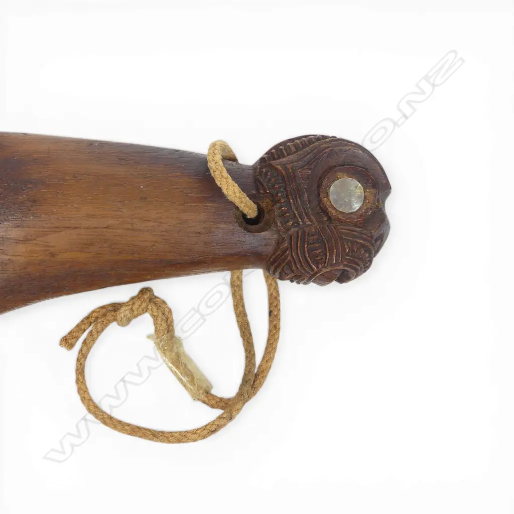 A 20thC Māori carved ceremonial māripi hand club, Image 1++