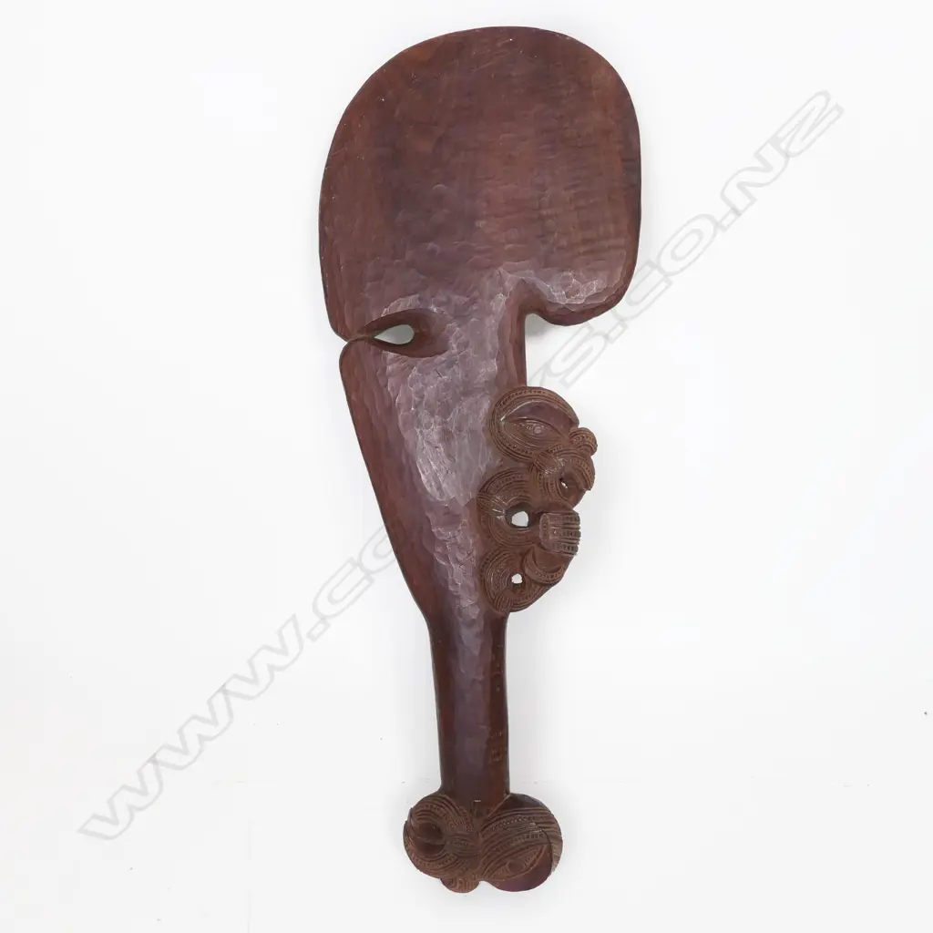 A 20thC Māori large and finely carved wahaika, Image 1++