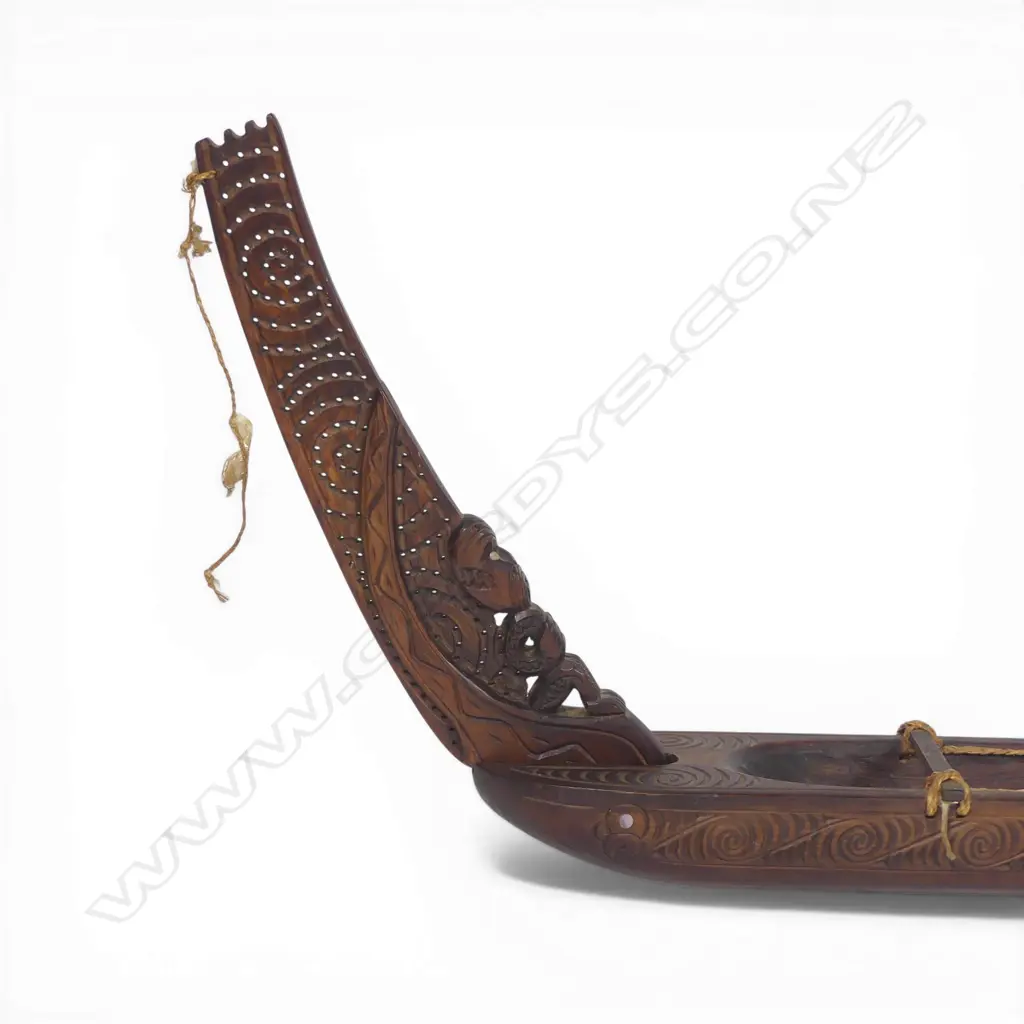 A mid / late 20thC Māori native carved wood model waka, Image 1++