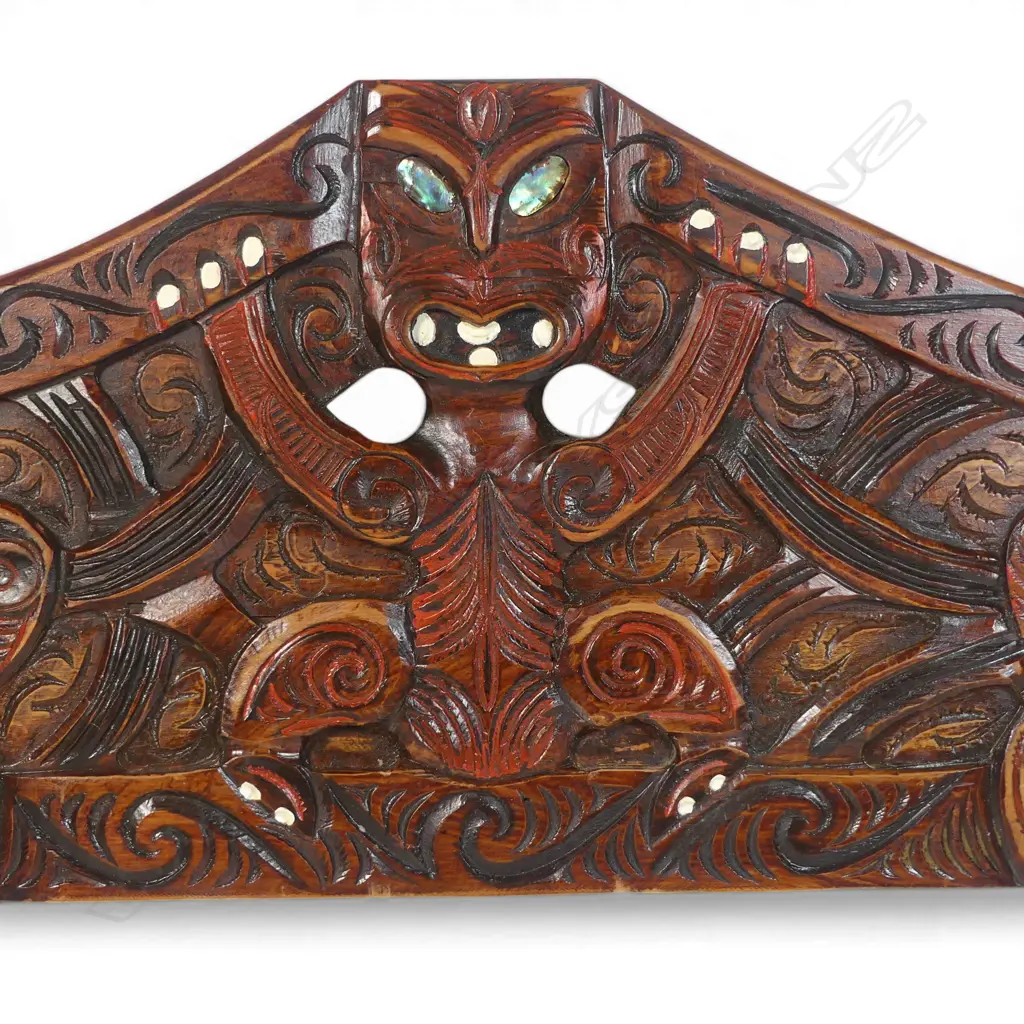 Late 20thC rimu carved pare (door lintel), Image 1++