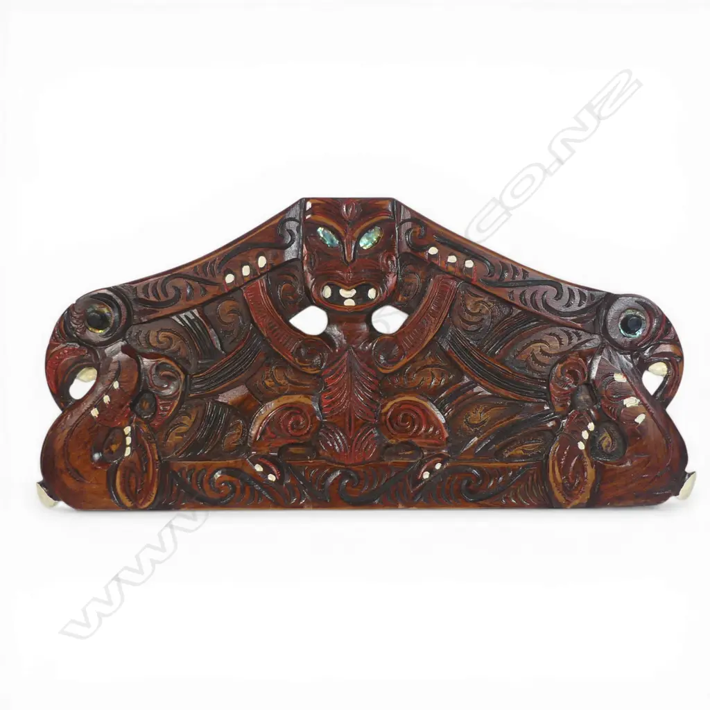 Late 20thC rimu carved pare (door lintel), Image 1++