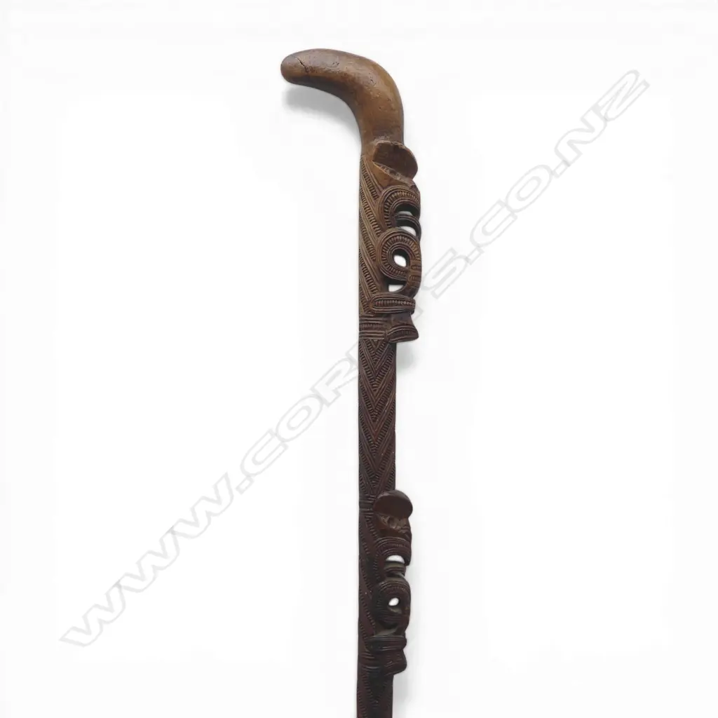 A 19thC Māori carved (toko toko) walking stick, Image 1++