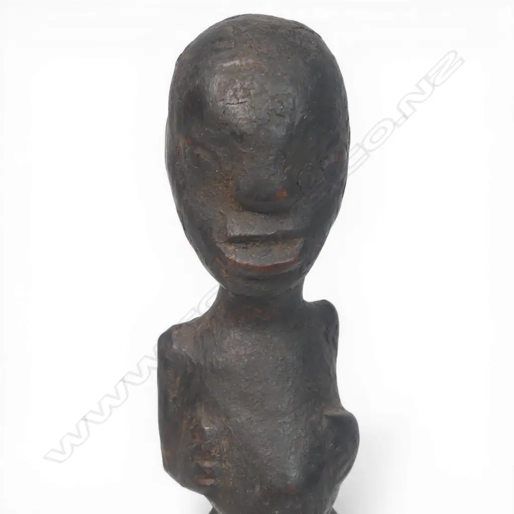 An African carved figure, Image 1++