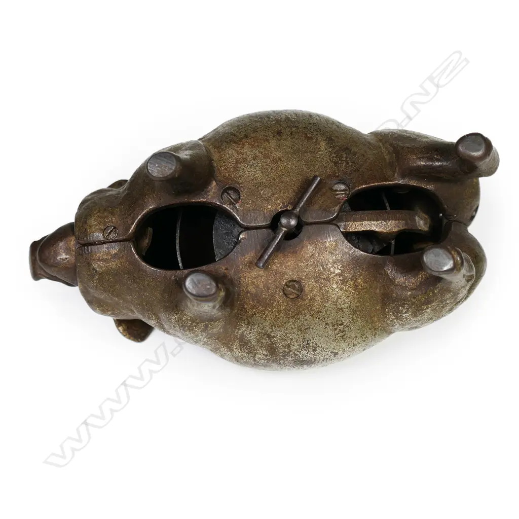 A late 19thC German cast iron desk or counter bell, Image 1++