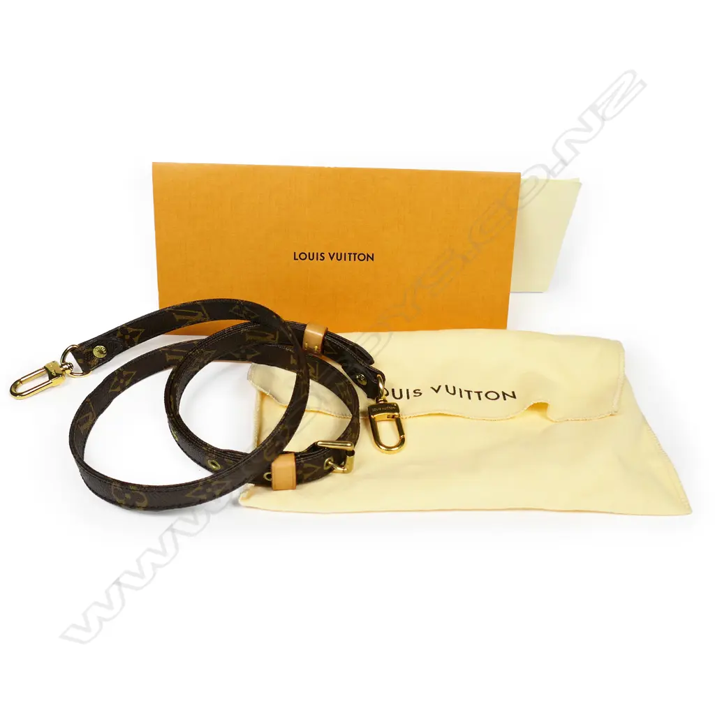 A Louis Vuitton shoulder strap for bag, Image 1++
