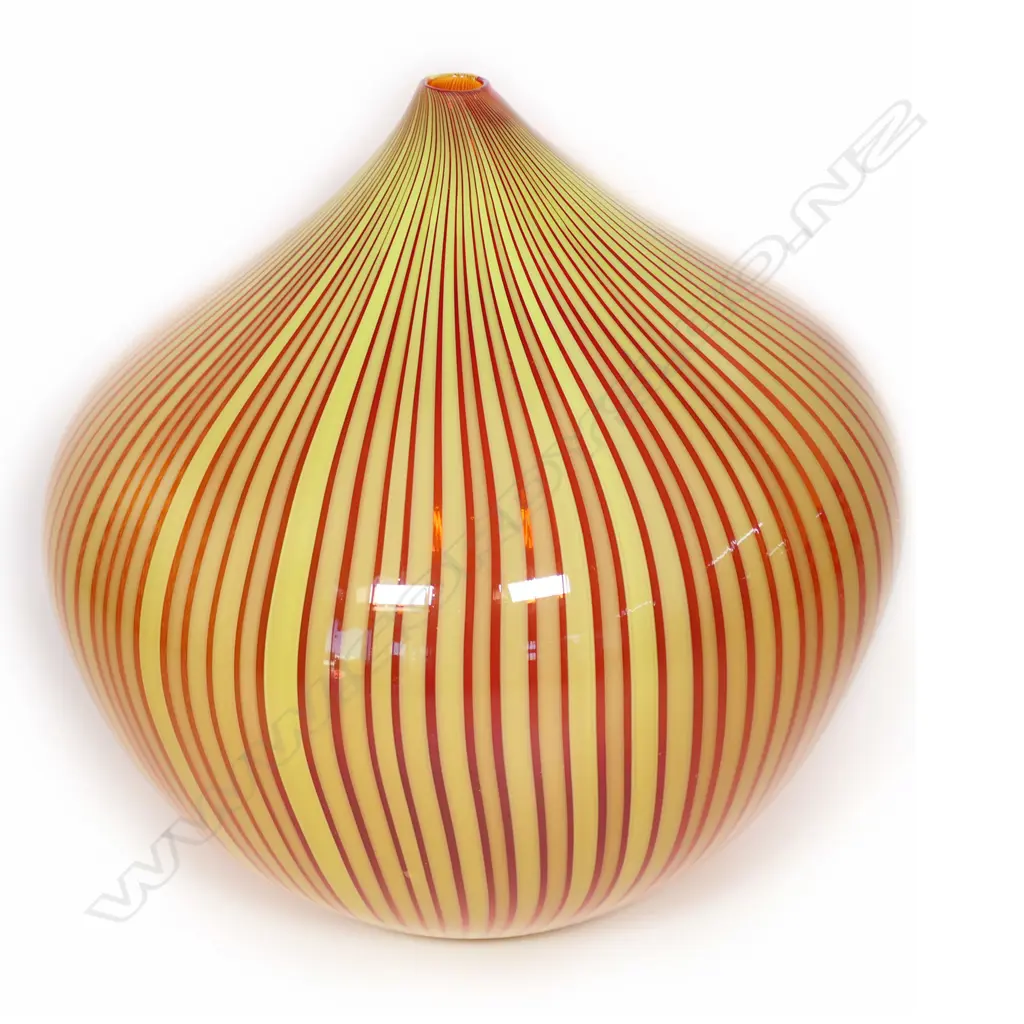 A large Garry Nash art glass vase, Image 1++