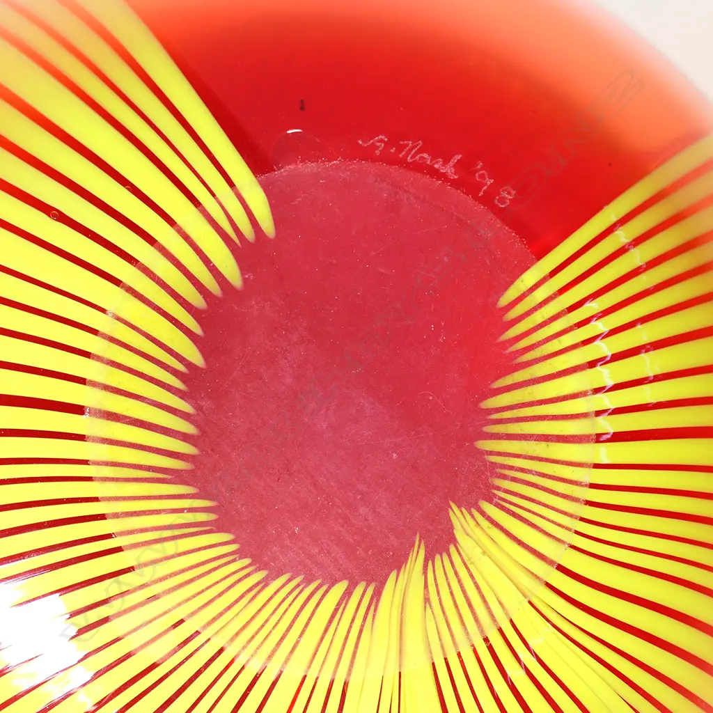 A large Garry Nash art glass vase, Image 1++