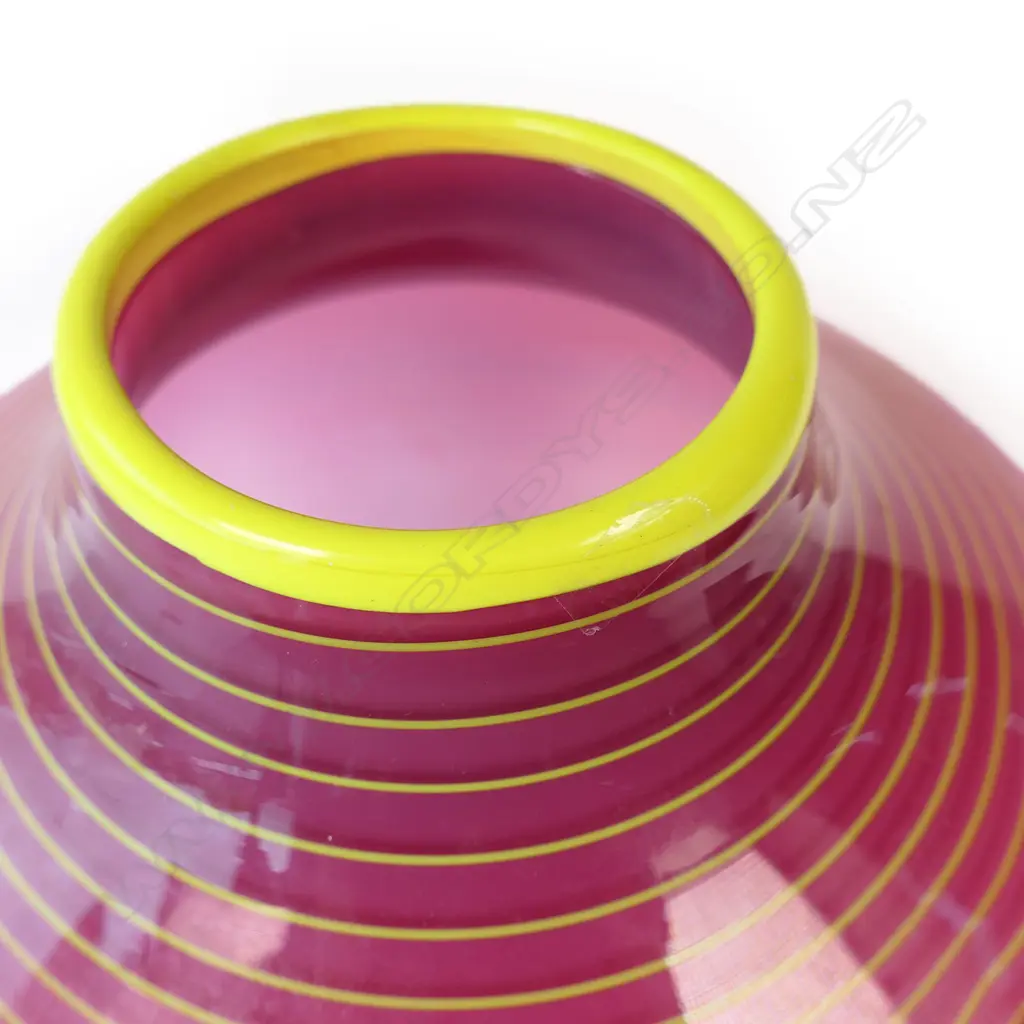 A large Garry Nash vase, Image 1++