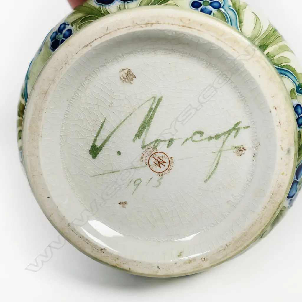 A MacIntyre vase, Image 1++