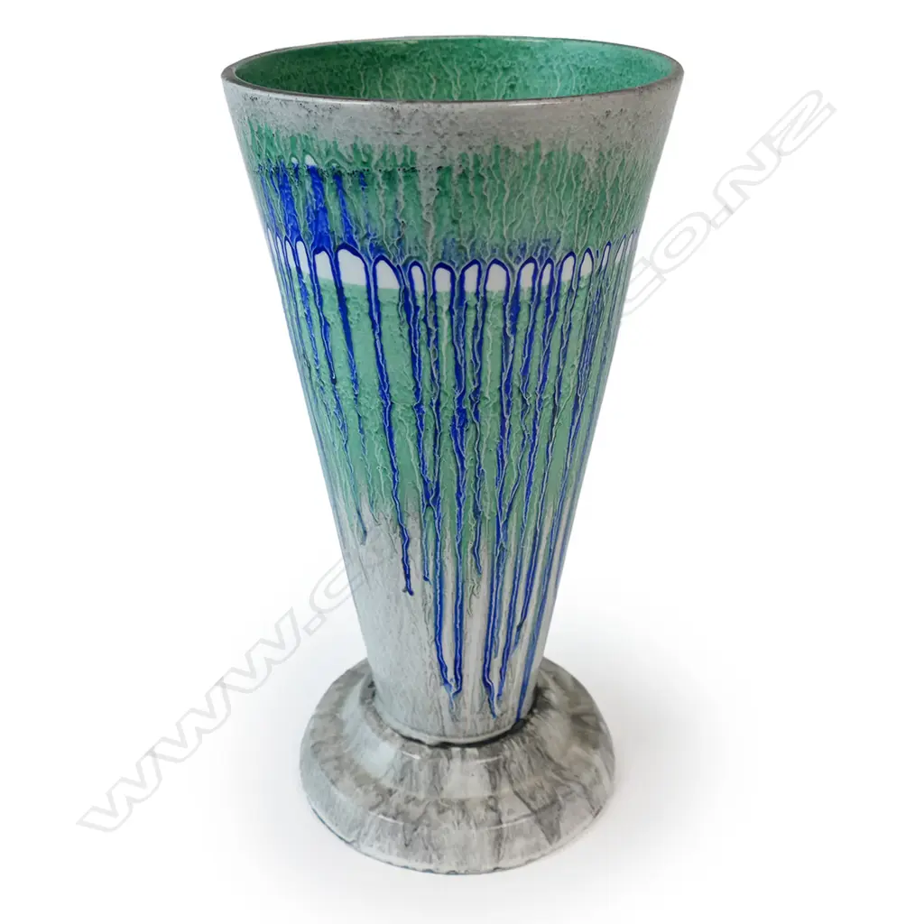 A Shelley vase, Image 1++