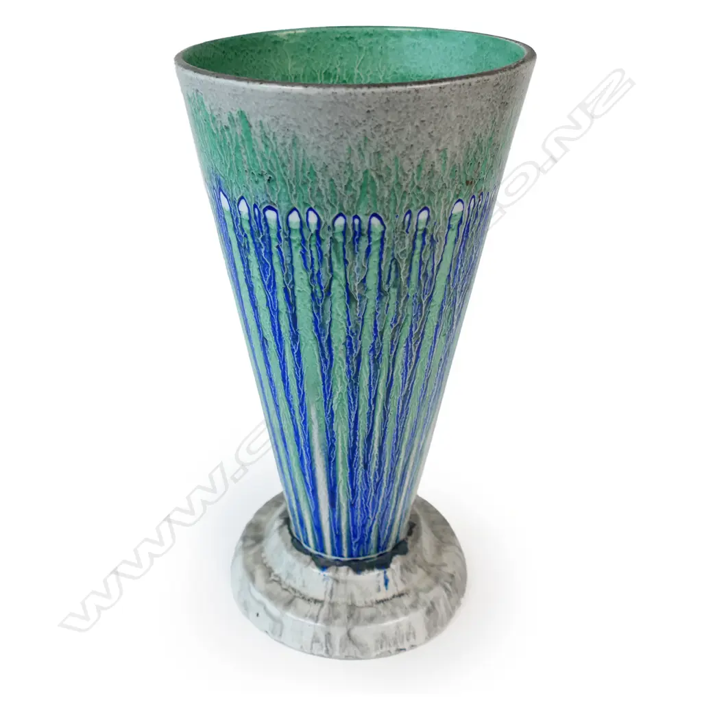 A Shelley vase, Image 1++