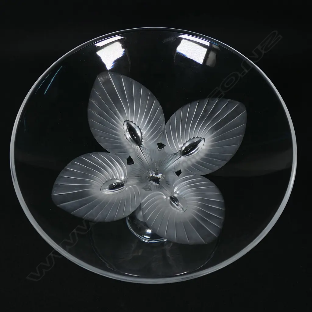 A Lalique 'Virginia' etched glass comport, Image 1++