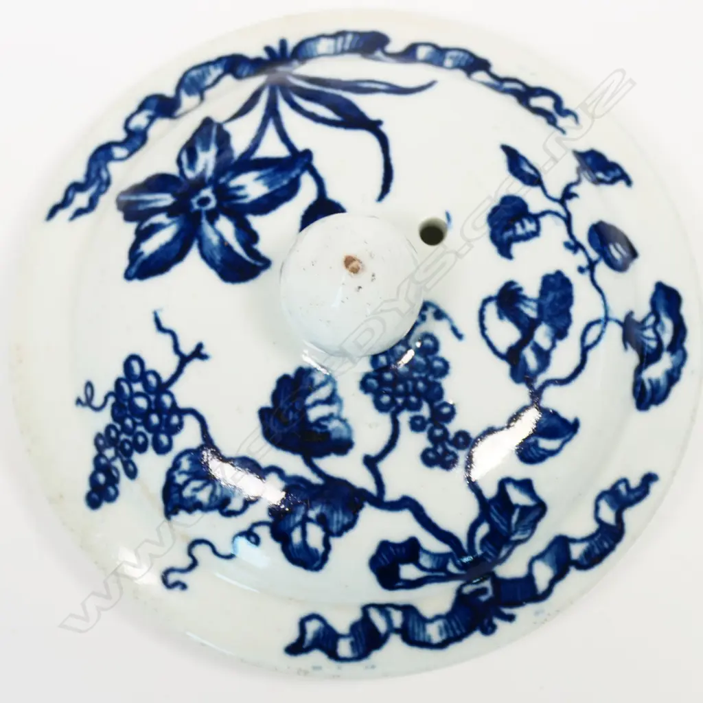 A c.1770 First Period Worcester extra-large teapot, Image 1++