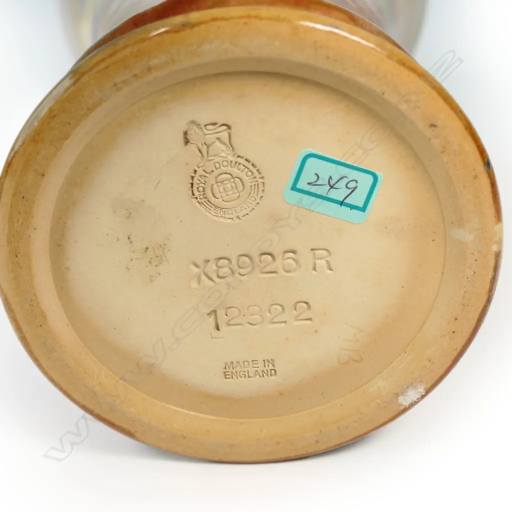 A Royal Doulton Art Deco spill vase, Image 1++