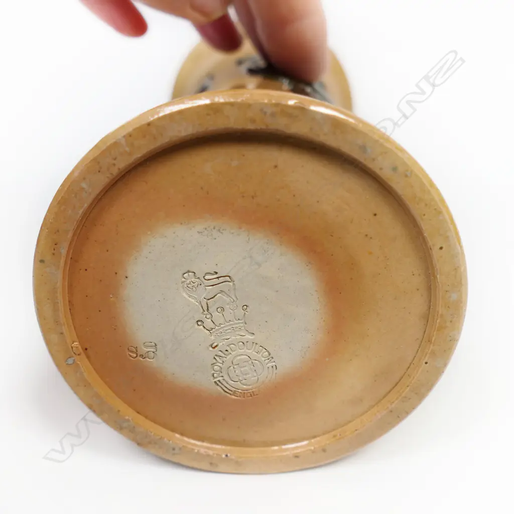 A Royal Doulton 'Kia Ora' vase, Image 1++