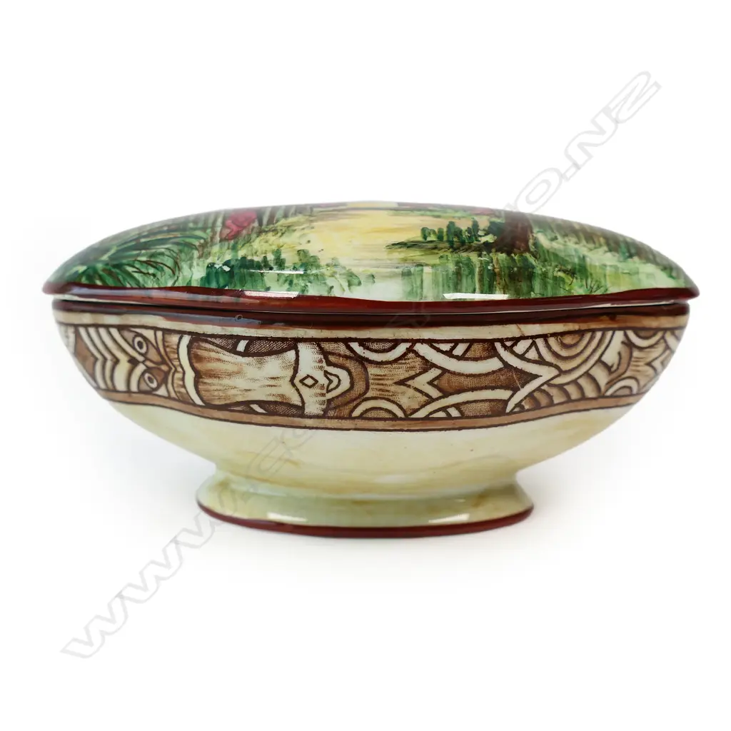 A Royal Winton 'Maoriland' lidded trinket box, Image 1++