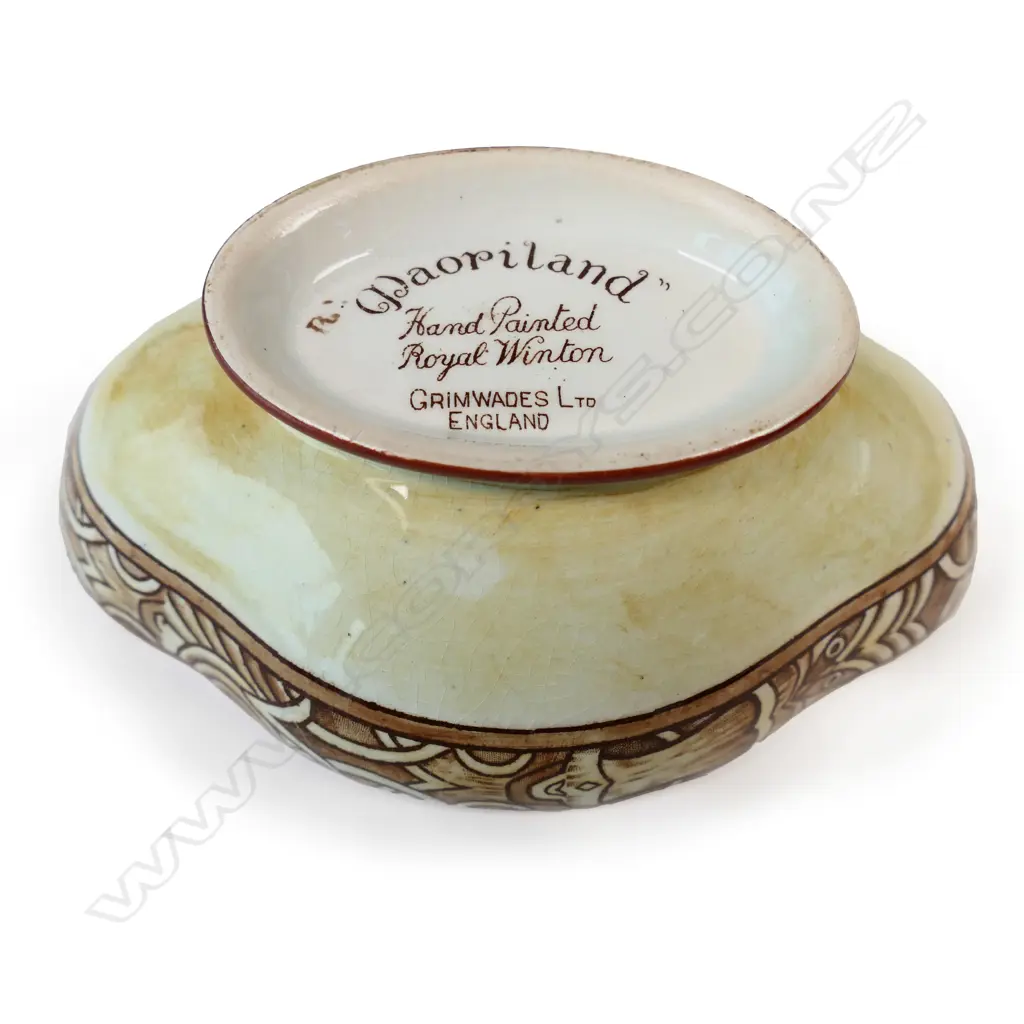 A Royal Winton 'Maoriland' lidded trinket box, Image 1++