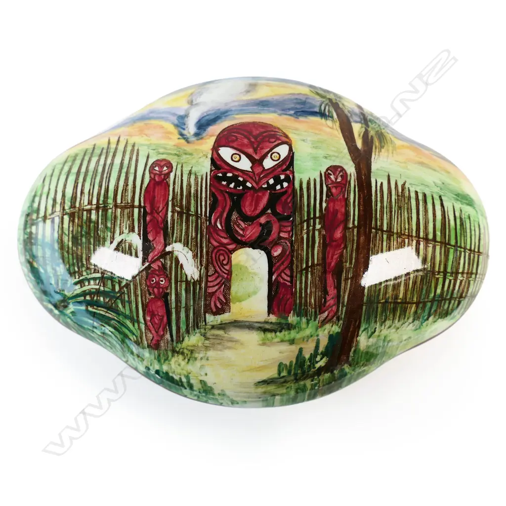 A Royal Winton 'Maoriland' lidded trinket box, Image 1++
