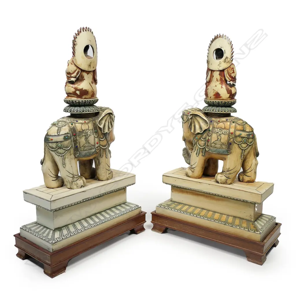 A pair of vintage ivory elephant figures, Image 1++