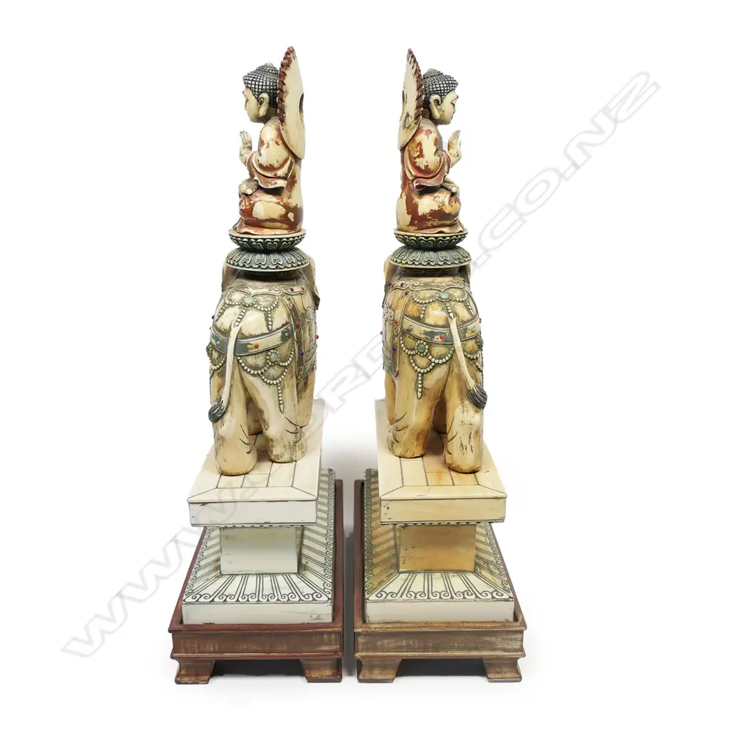A pair of vintage ivory elephant figures, Image 1++