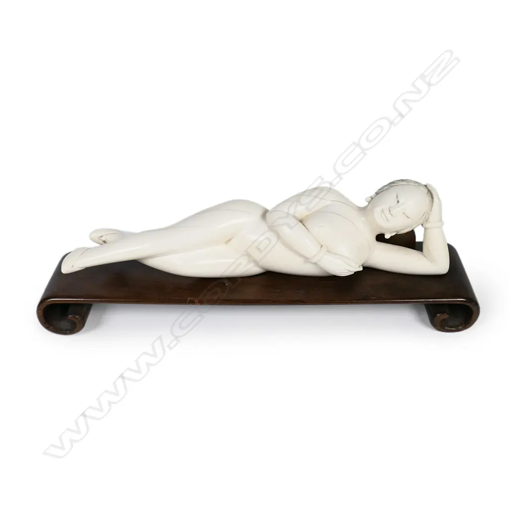 A Chinese ivory medicine doll, Image 1++