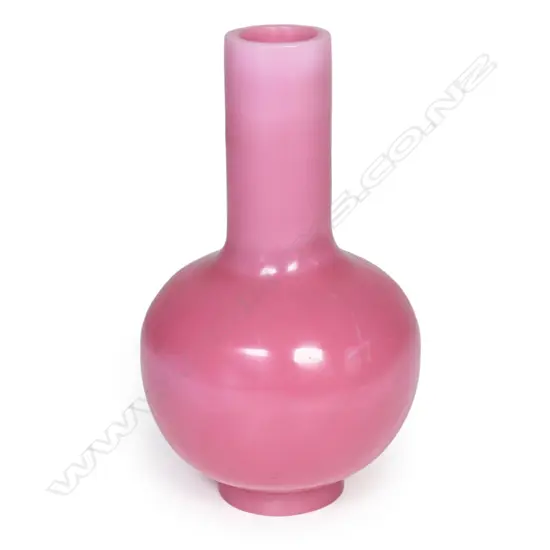 A Chinese Peking glass bottle vase,