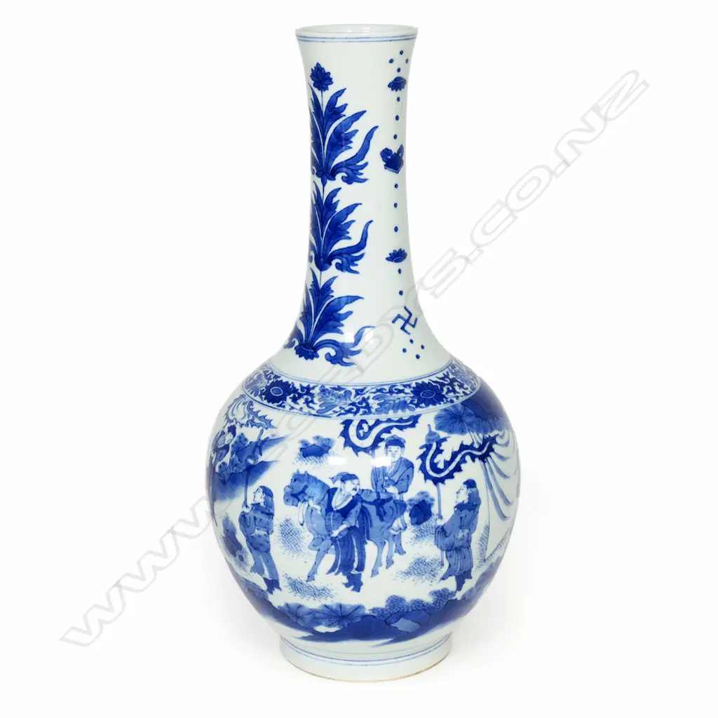 A quality Chinese blue and white bottle vase, Image 1++