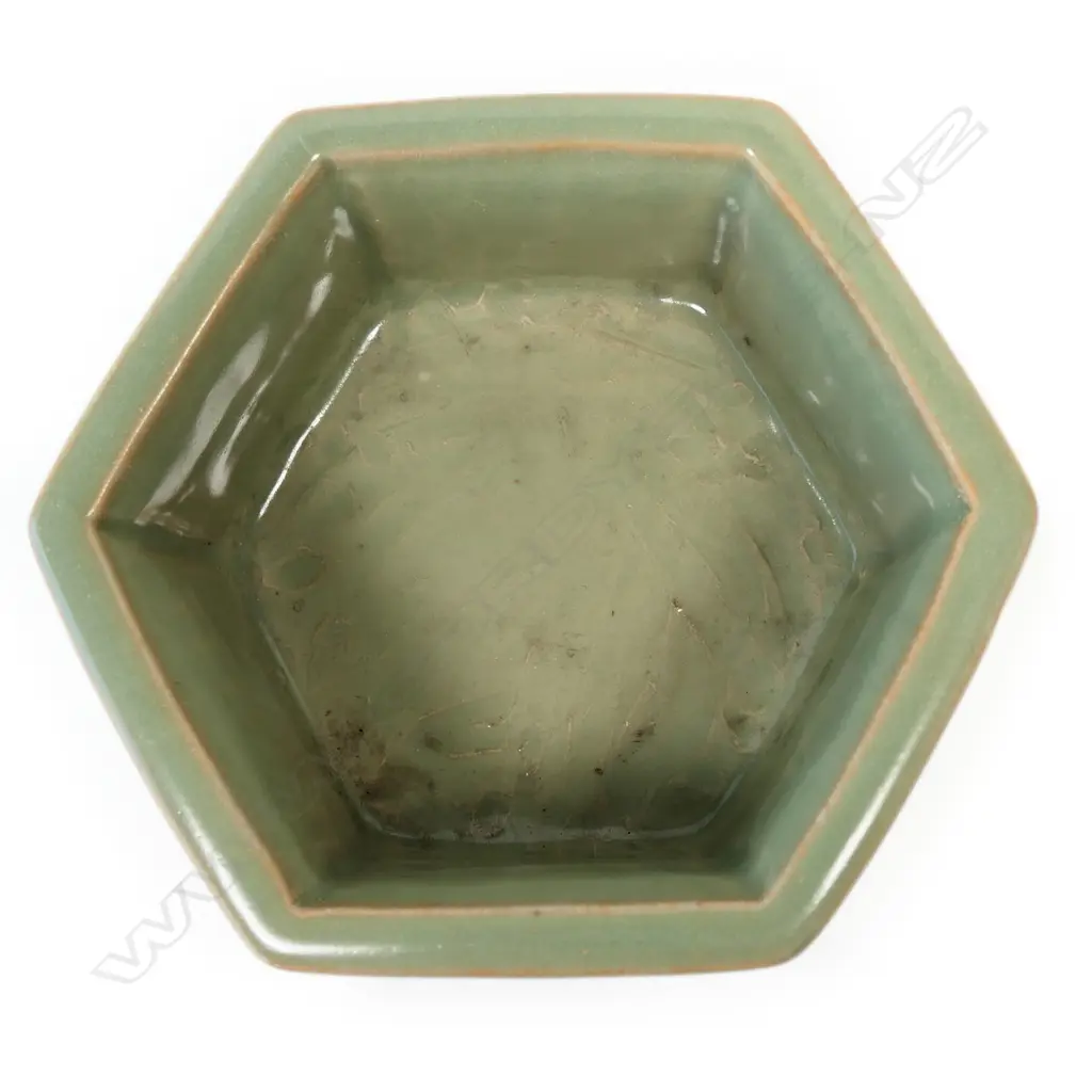 A Chinese hexagonal celadon glaze footed bowl, Image 1++