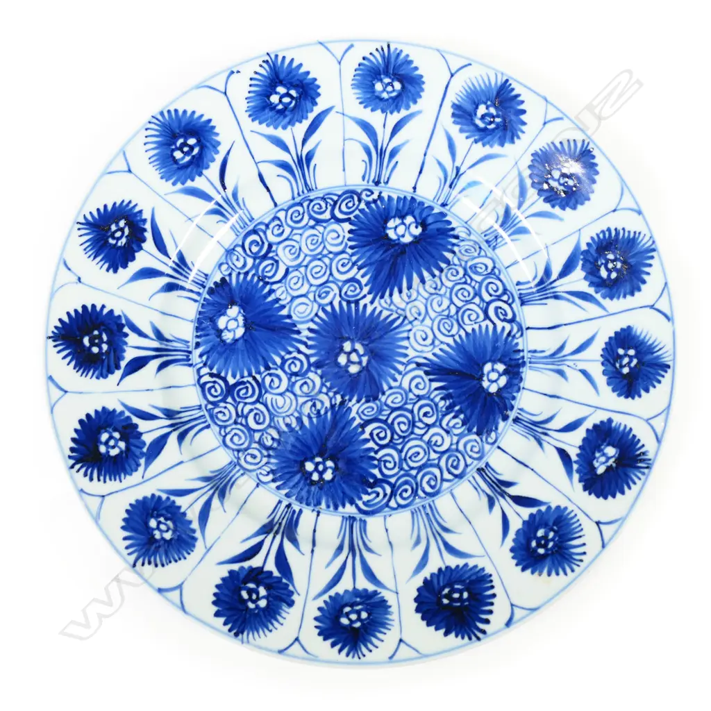 An old good large Chinese porcelain blue and white dish, Image 1++
