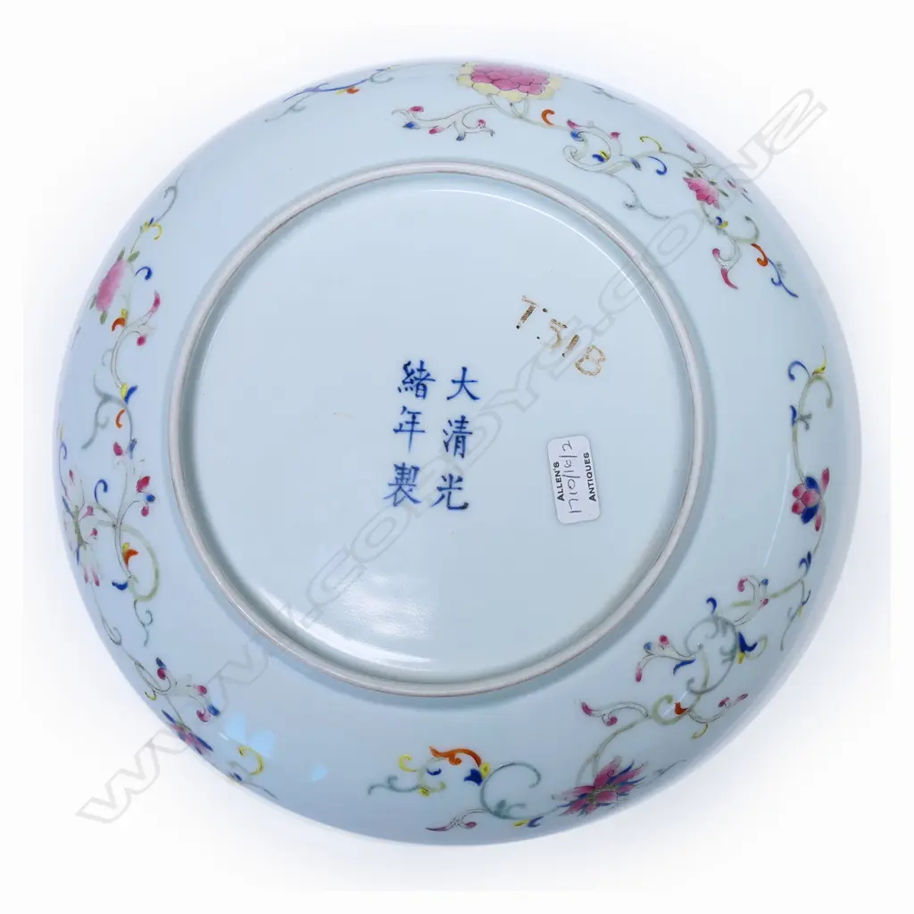 A Chinese porcelain quality famille rose shallow dish, Image 1++