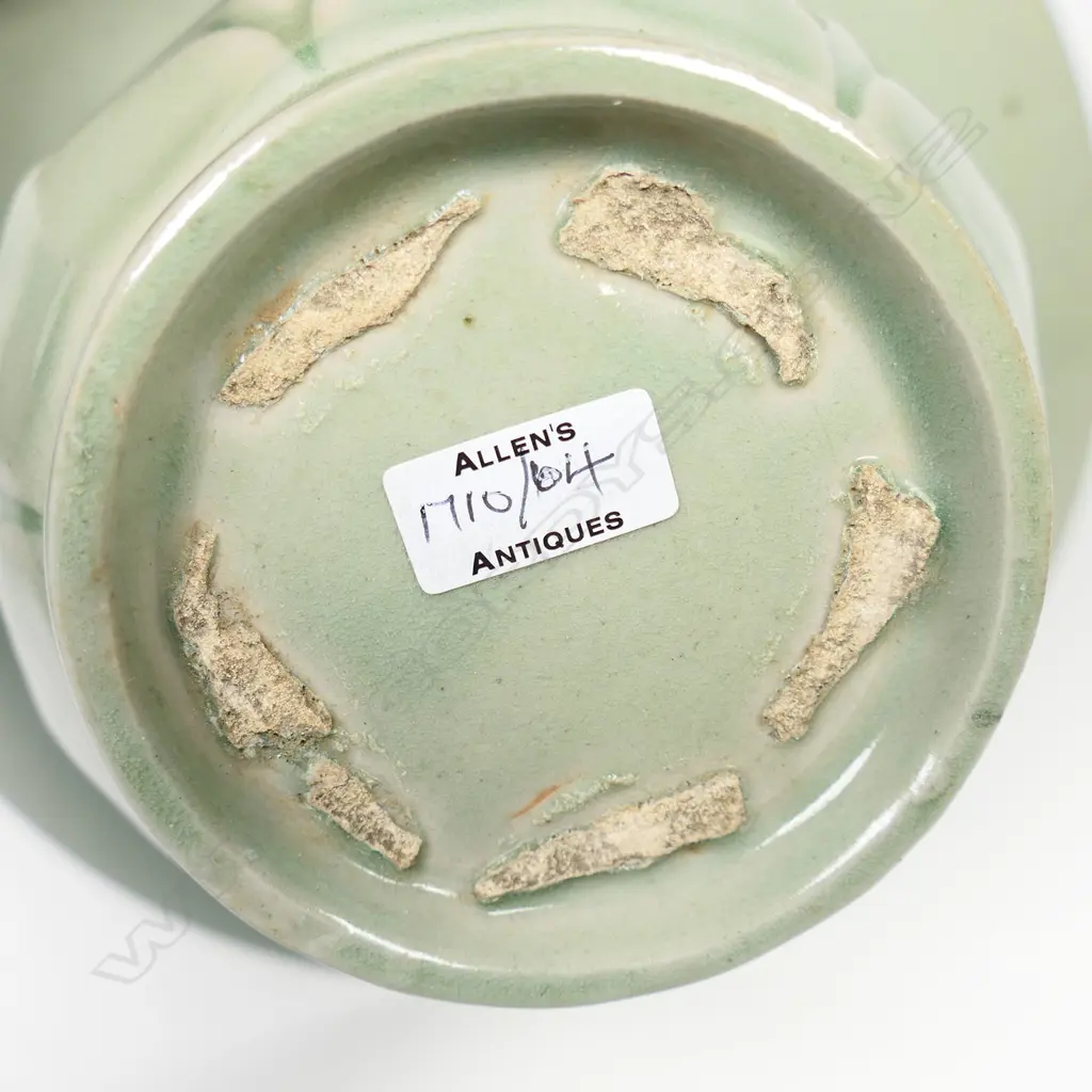 Chinese Yaozhou celadon glazed (Zhadou) spitton, Image 1++