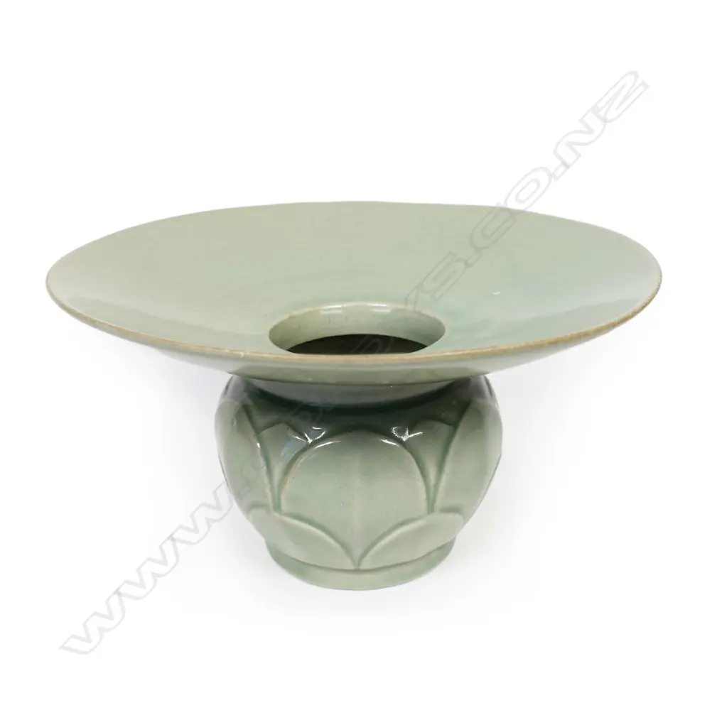 Chinese Yaozhou celadon glazed (Zhadou) spitton, Image 1++