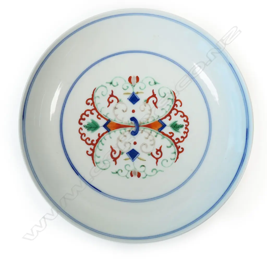 A Chinese imperial style doucai glazed saucer dish, Image 1++