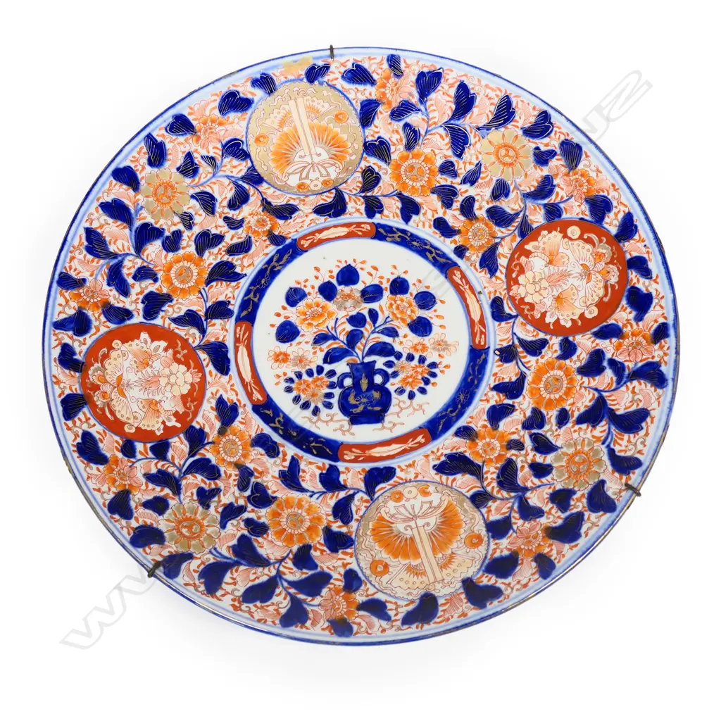 A large and impressive late 19thC Japanese Imari porcelain charger, Image 1++