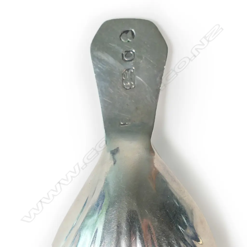A George II silver caddy spoon, Image 1++